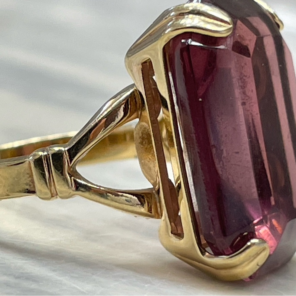 1975 Vintage Avon Large Emerald Cut Smokey Purple Statement Ring Sz 7 Gold Tone - Picture 6 of 14